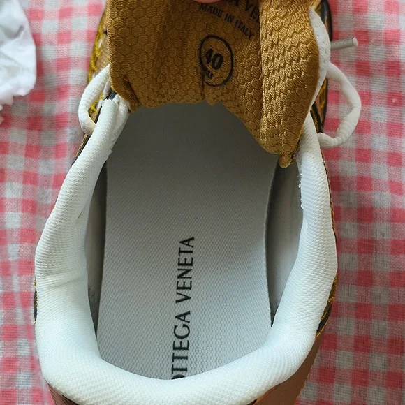 Bottega Veneta Low-Top Gold Sneakers With Woven Metal Panels - Picture 6 of 8